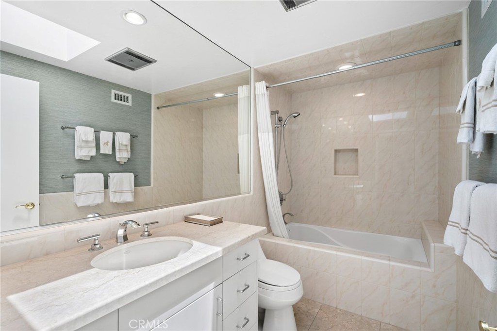 15 Skysail Drive