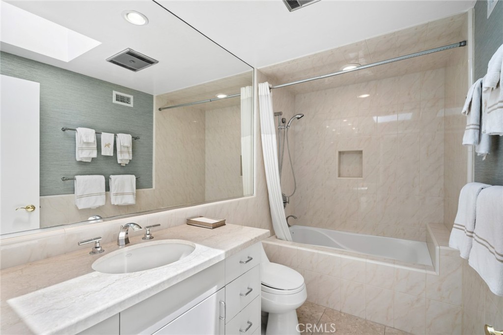 15 Skysail Drive