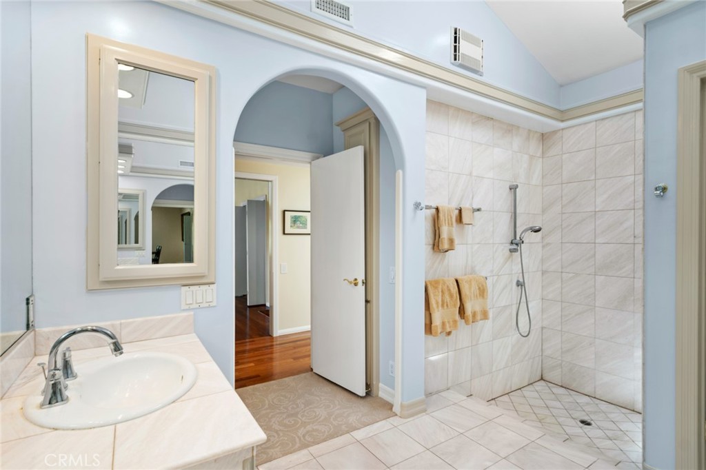 15 Skysail Drive