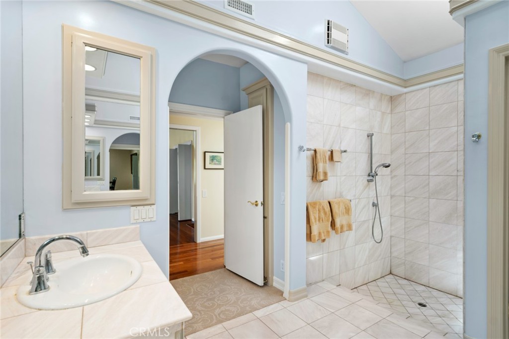 15 Skysail Drive