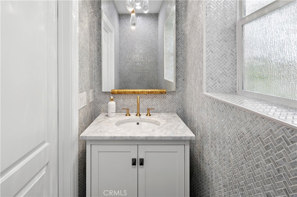 412 Poinsettia Avenue