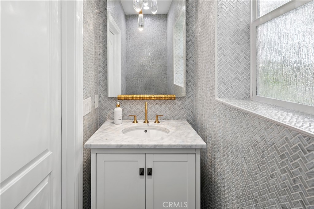 412 Poinsettia Avenue