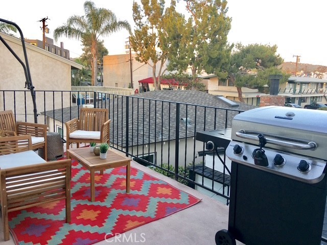 433 1/2 Heliotrope Avenue