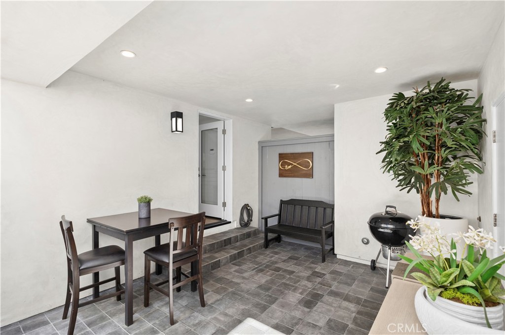 712 Marguerite Avenue