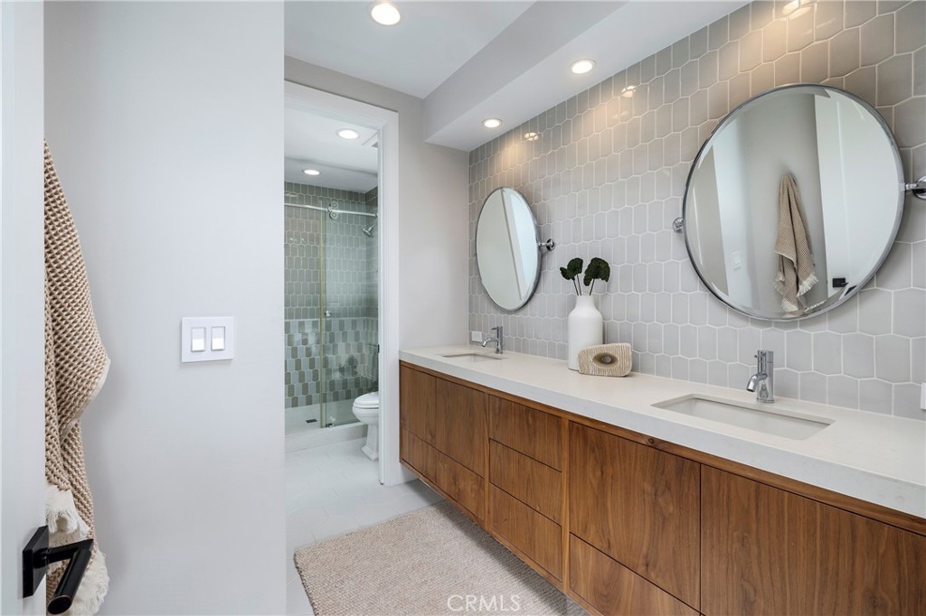 1515 E Ocean Boulevard