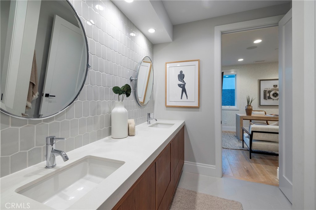 1515 E Ocean Boulevard