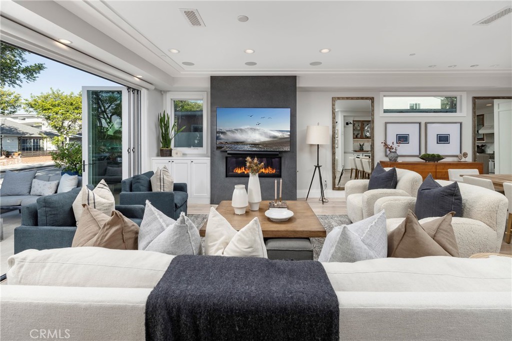 1515 E Ocean Boulevard