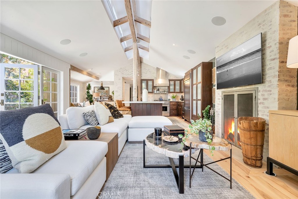 2622 Crestview Drive