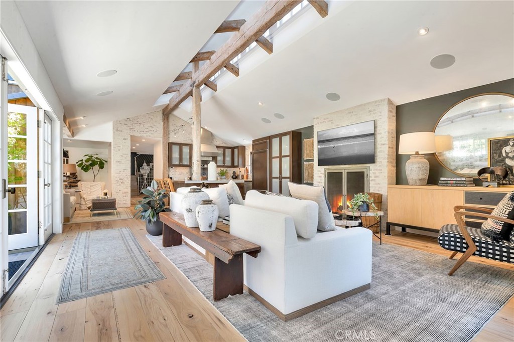 2622 Crestview Drive