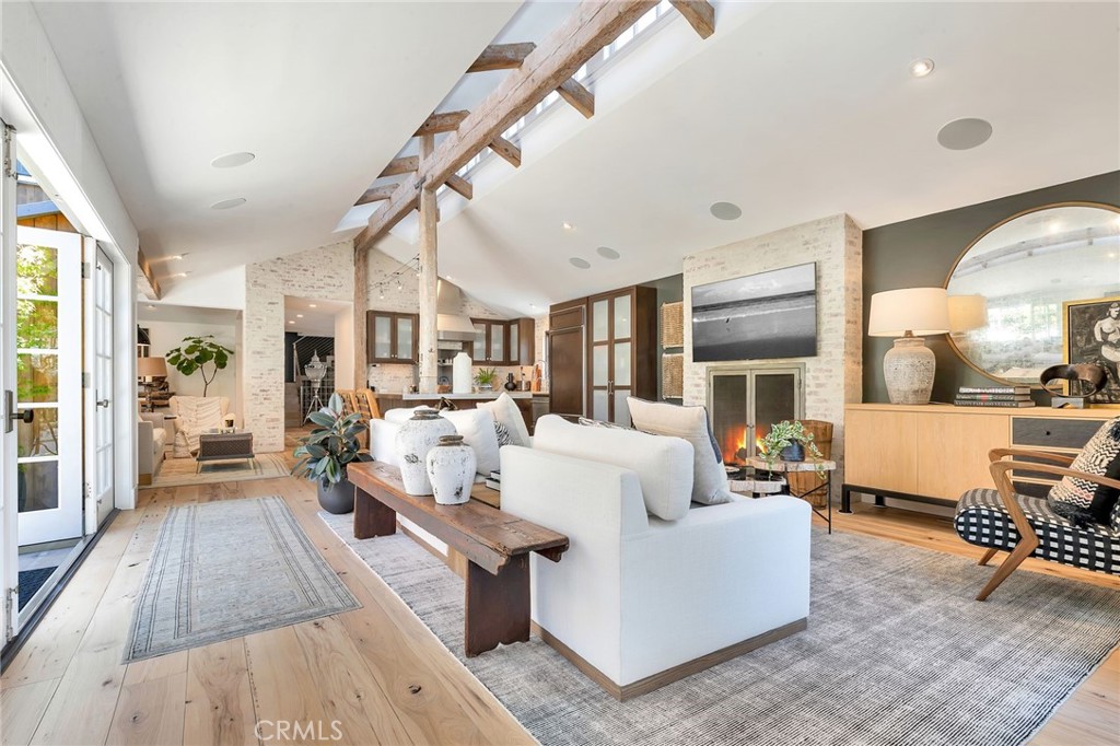 2622 Crestview Drive