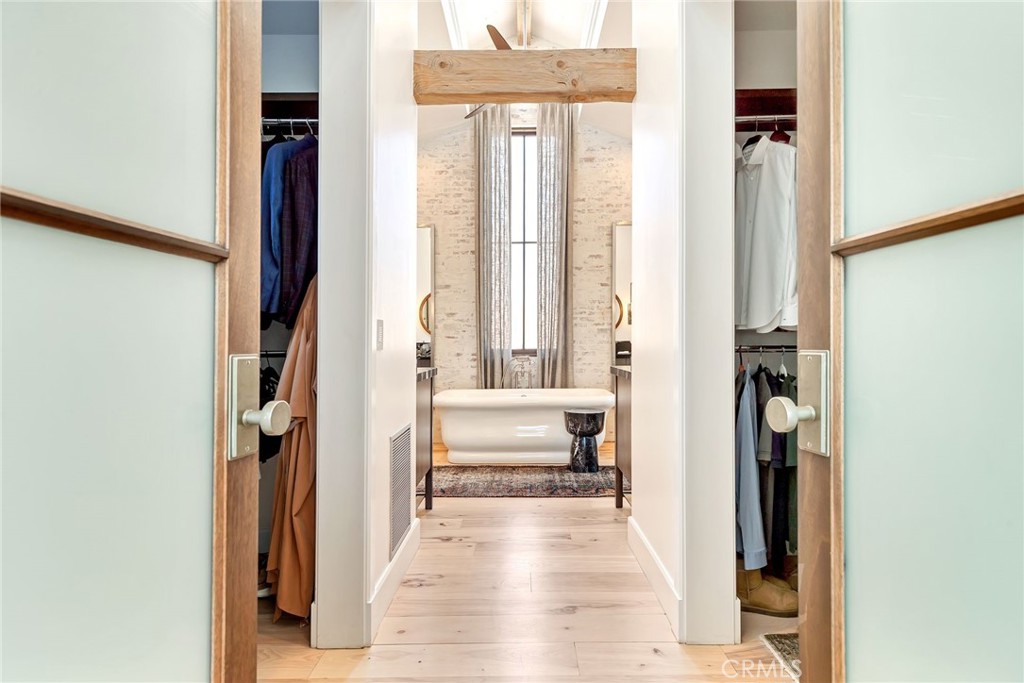 2622 Crestview Drive