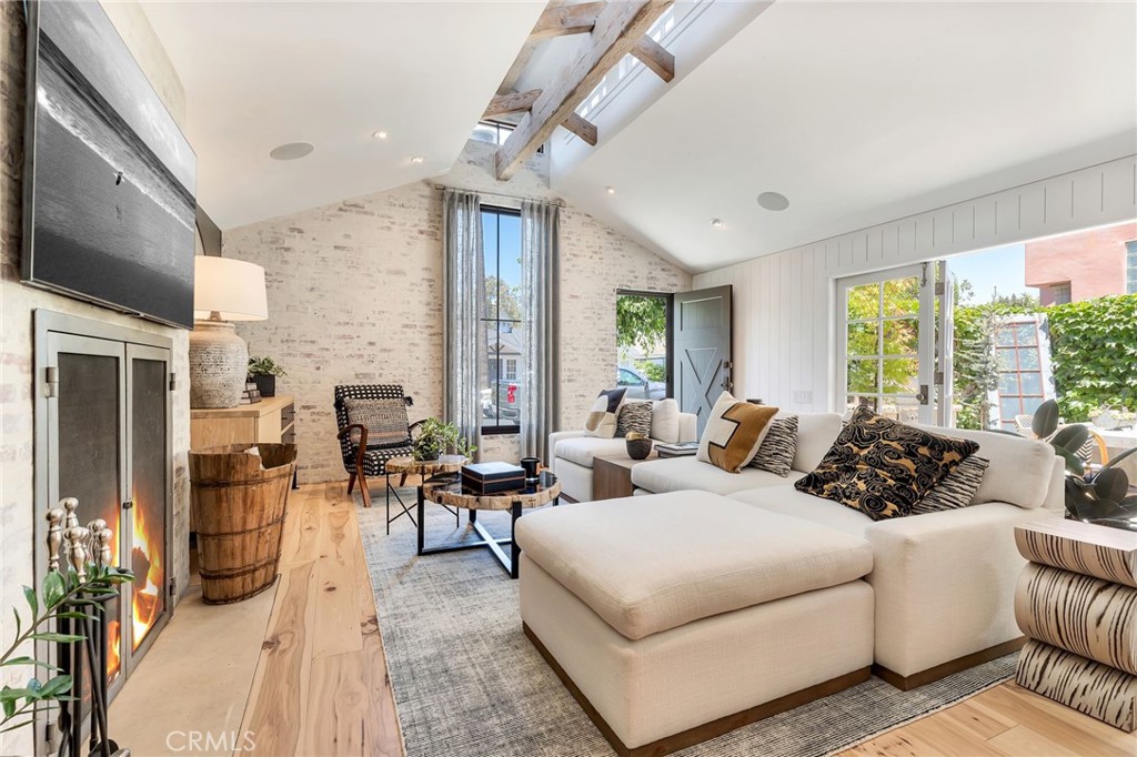 2622 Crestview Drive