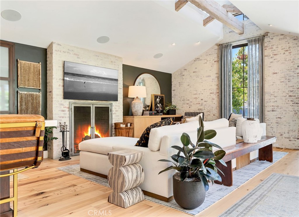 2622 Crestview Drive