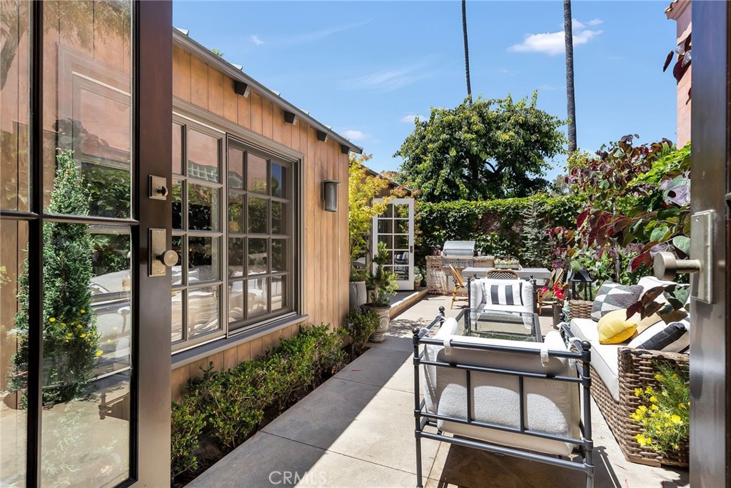 2622 Crestview Drive