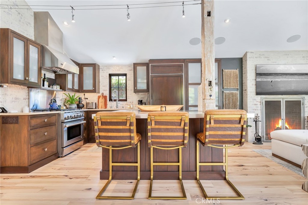 2622 Crestview Drive