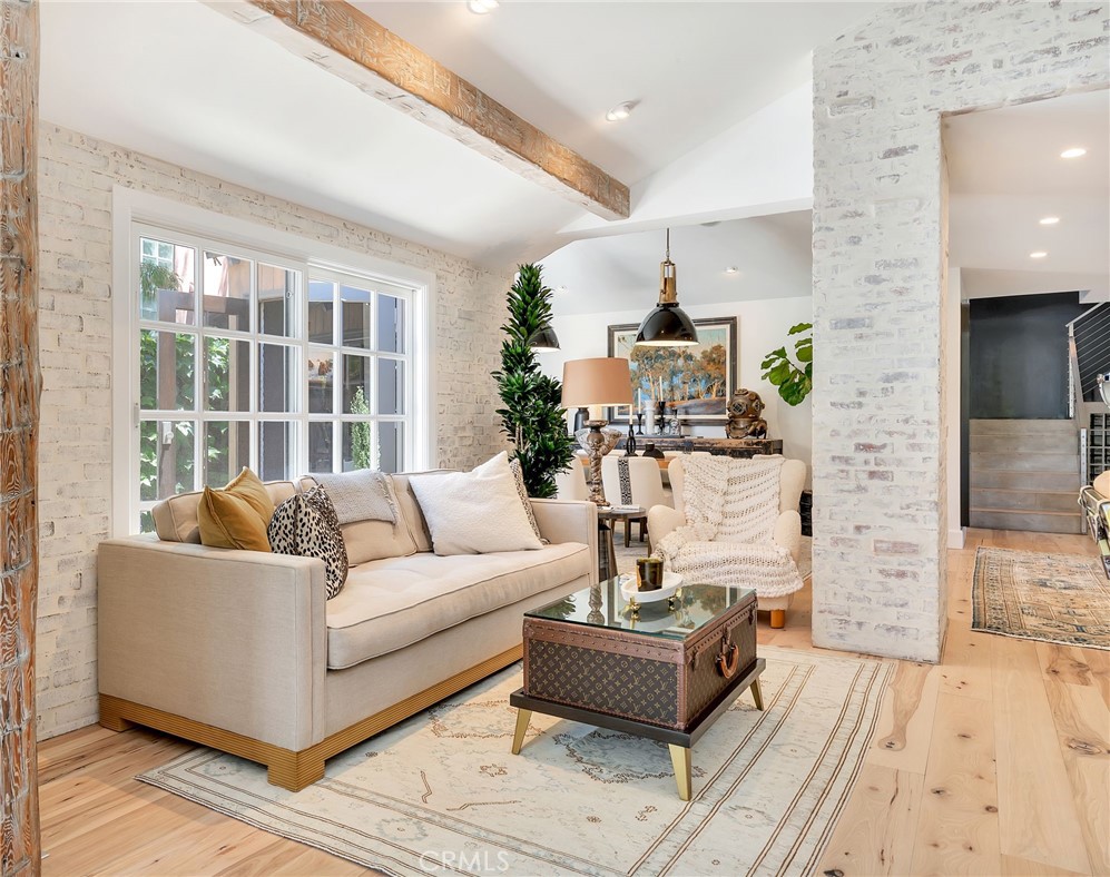 2622 Crestview Drive