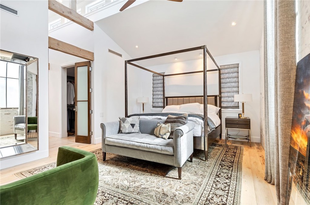 2622 Crestview Drive