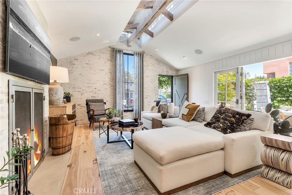 2622 Crestview Drive