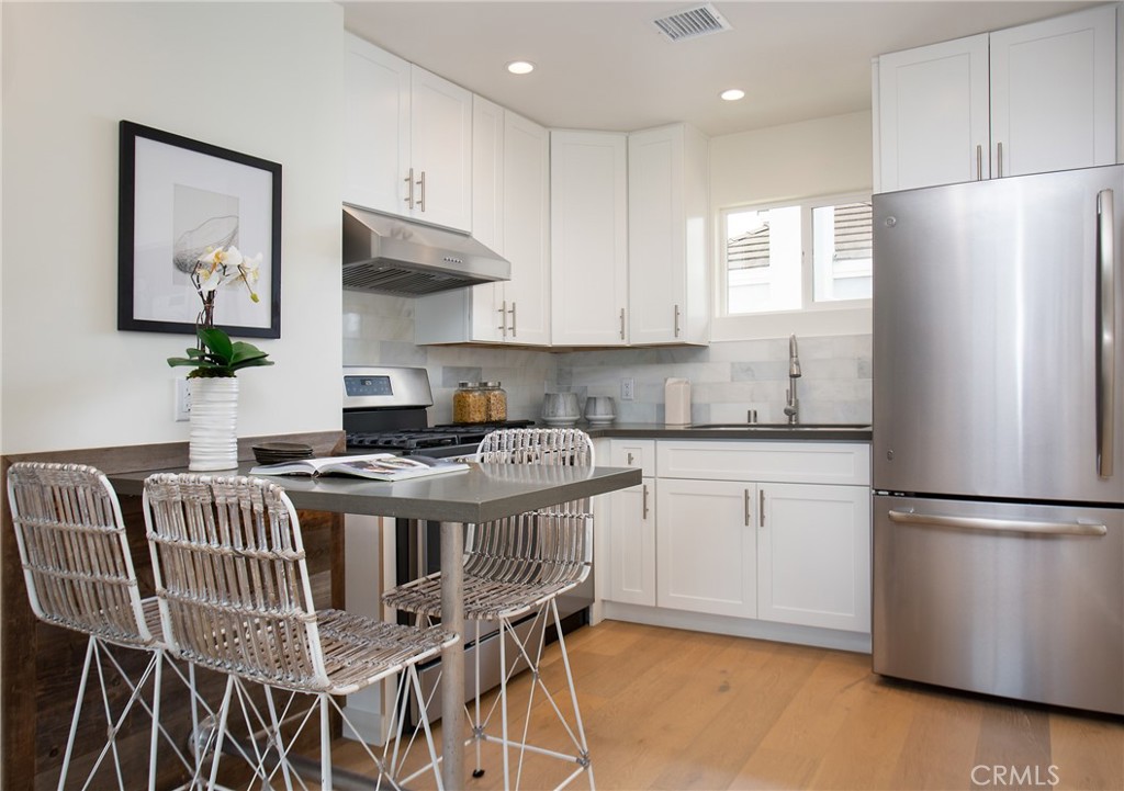 608 1/2 Acacia Avenue