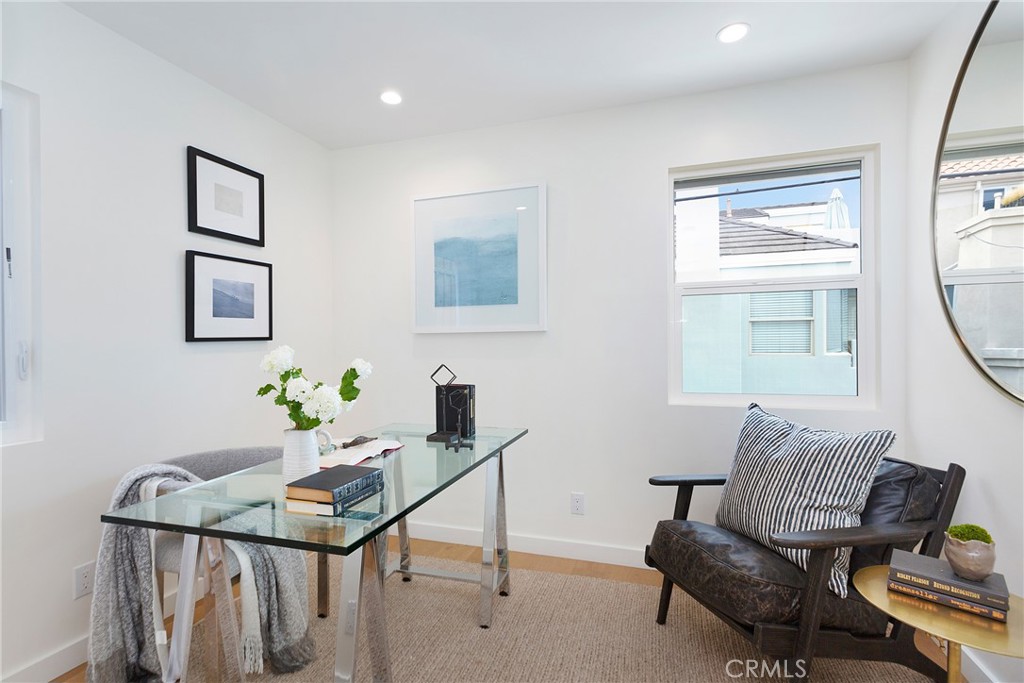 608 1/2 Acacia Avenue