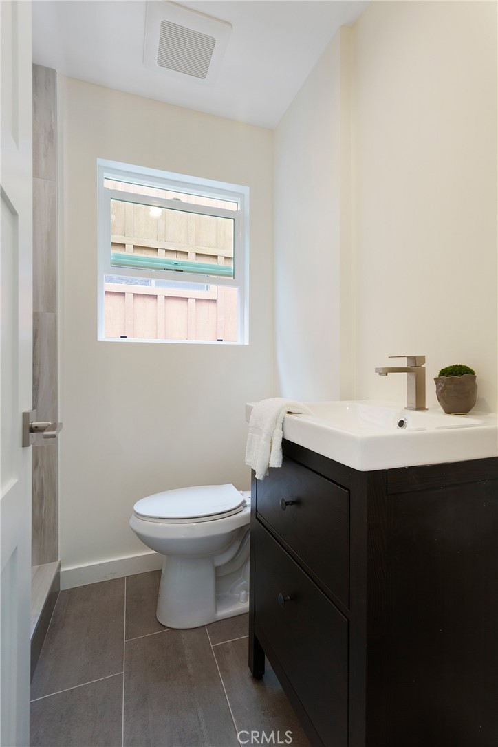 608 1/2 Acacia Avenue