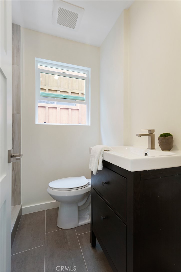 608 1/2 Acacia Avenue