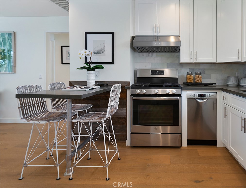 608 1/2 Acacia Avenue