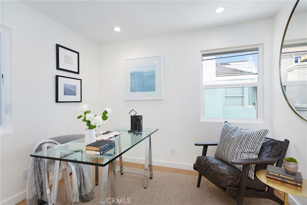 608 1/2 Acacia Avenue