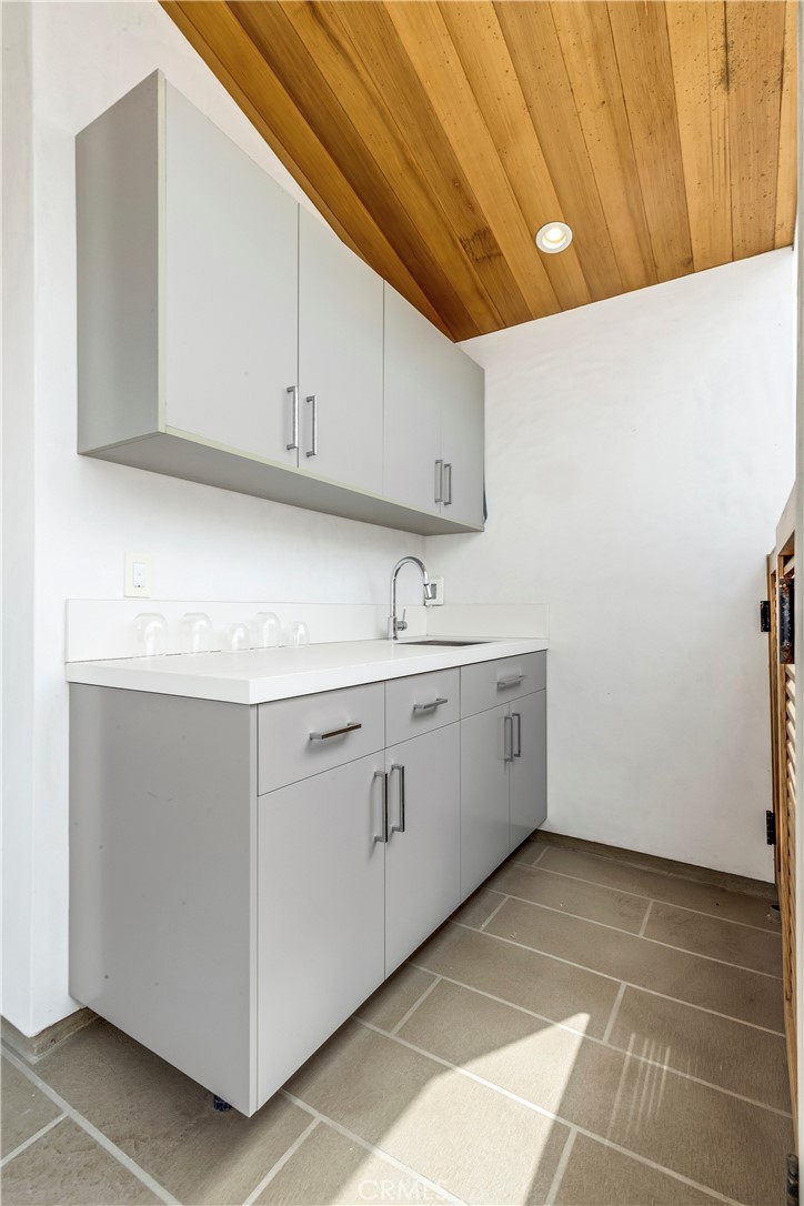 221 Heliotrope Avenue