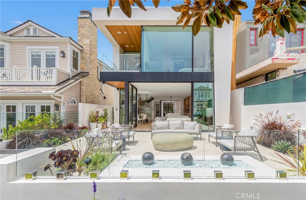 221 Heliotrope Avenue