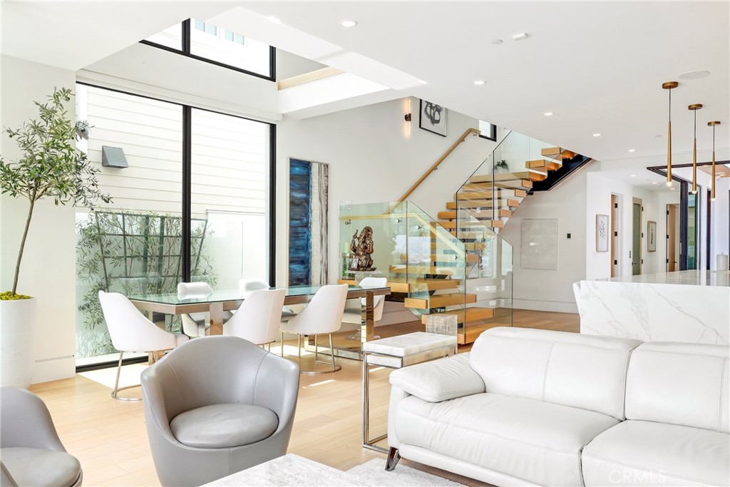 221 Heliotrope Avenue