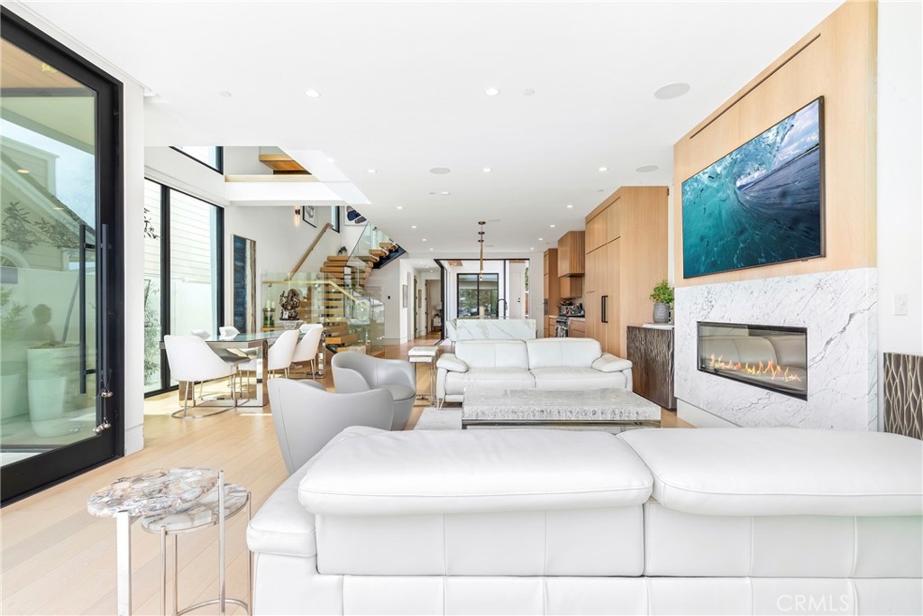 221 Heliotrope Avenue