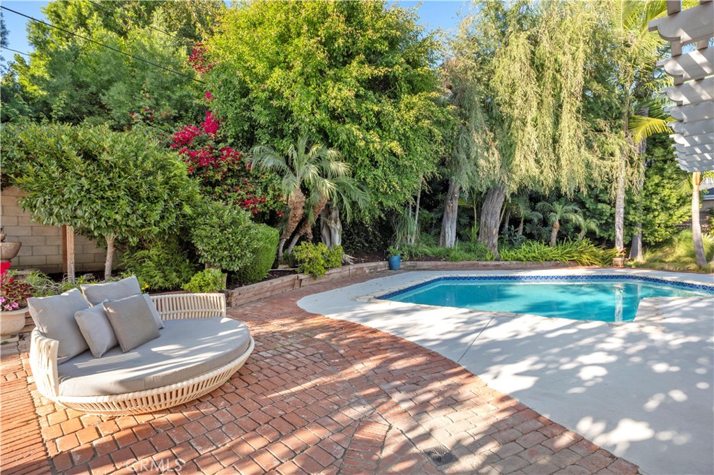 11891 Gladstone Drive