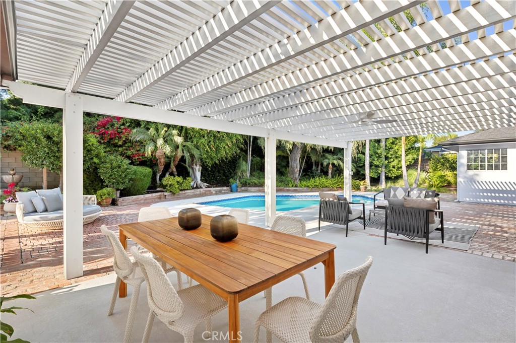 11891 Gladstone Drive