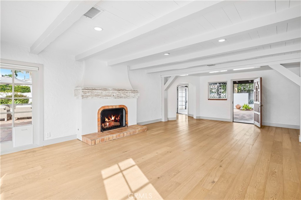 1596 SE Skyline Drive