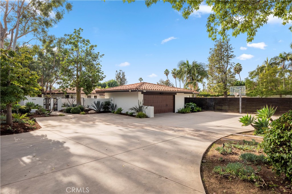 1596 SE Skyline Drive