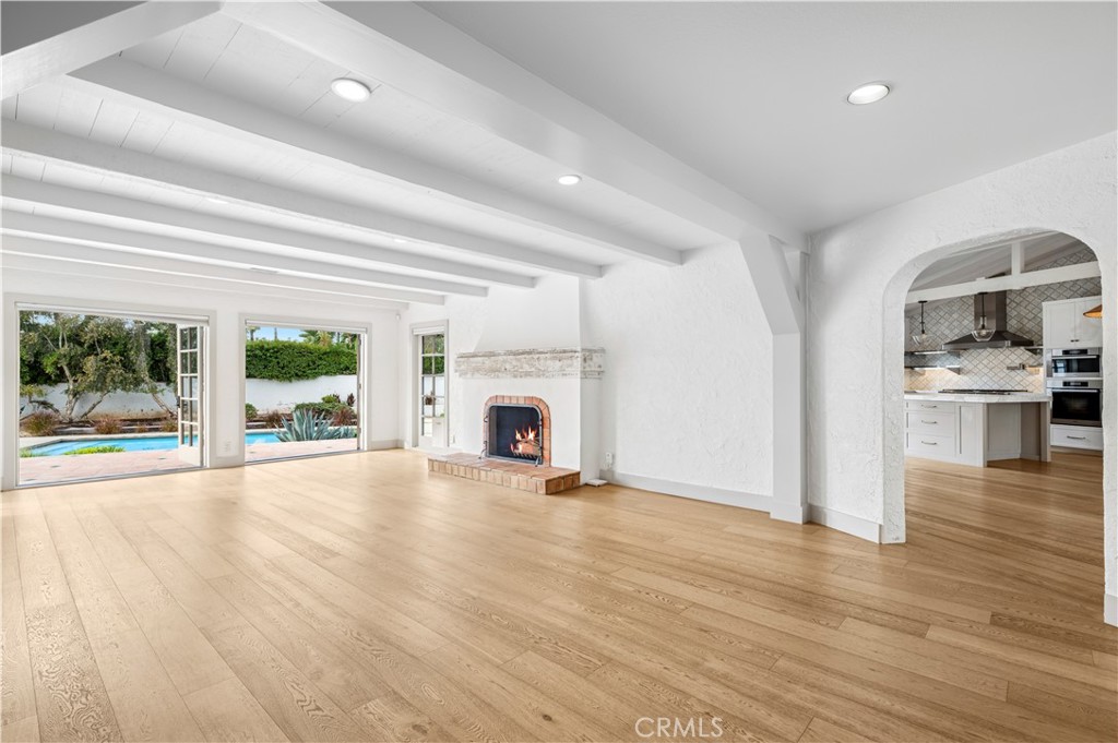 1596 SE Skyline Drive