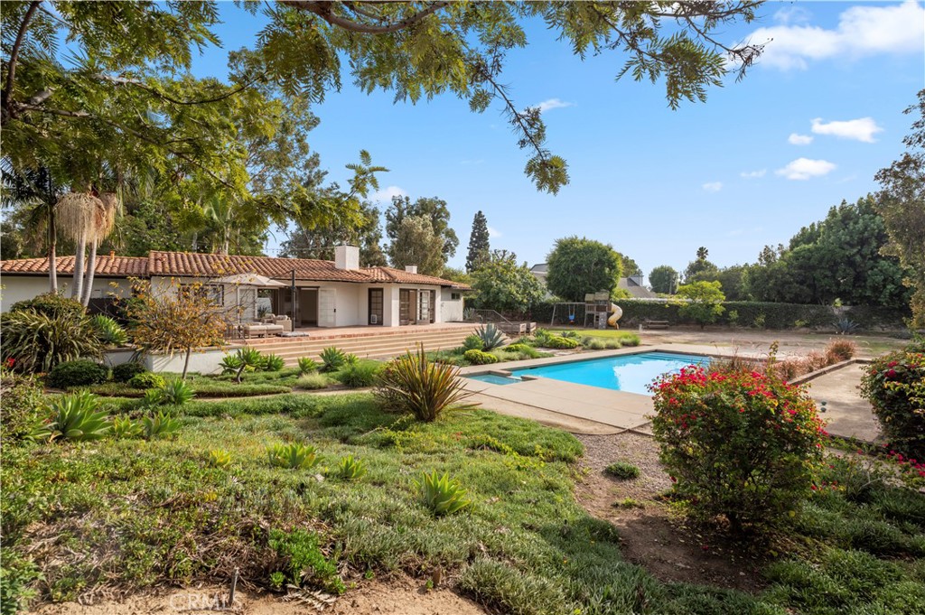 1596 SE Skyline Drive