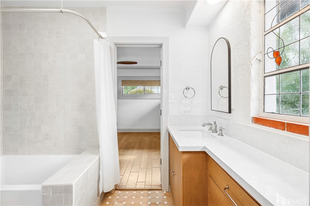 1596 SE Skyline Drive