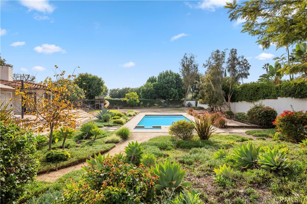 1596 SE Skyline Drive