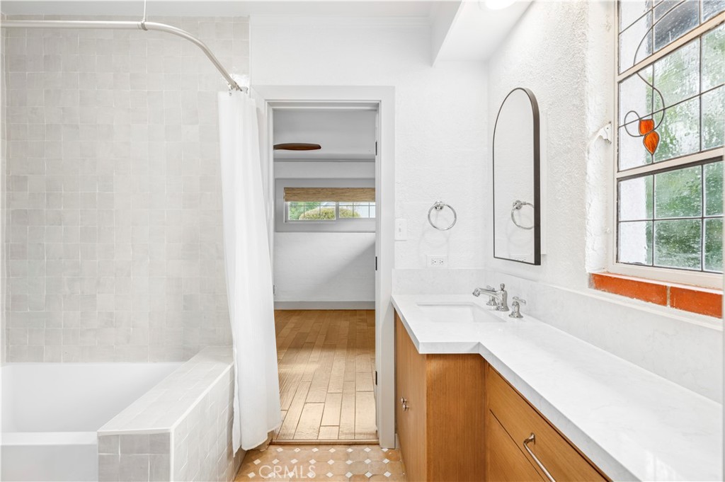 1596 SE Skyline Drive