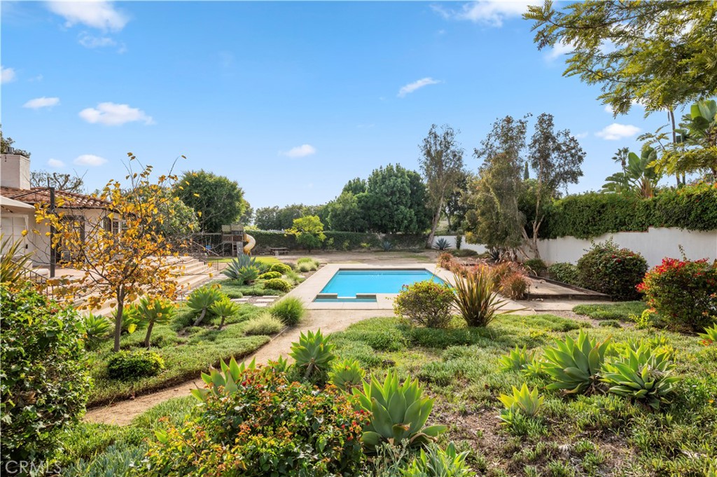 1596 SE Skyline Drive