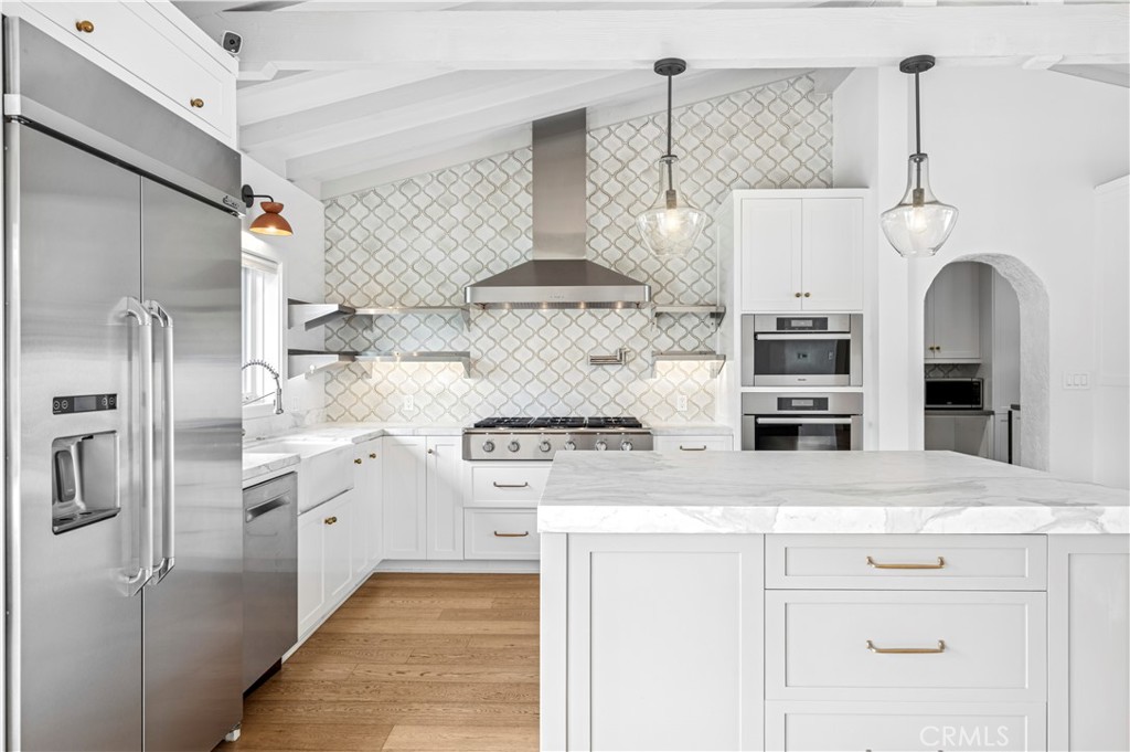 1596 SE Skyline Drive