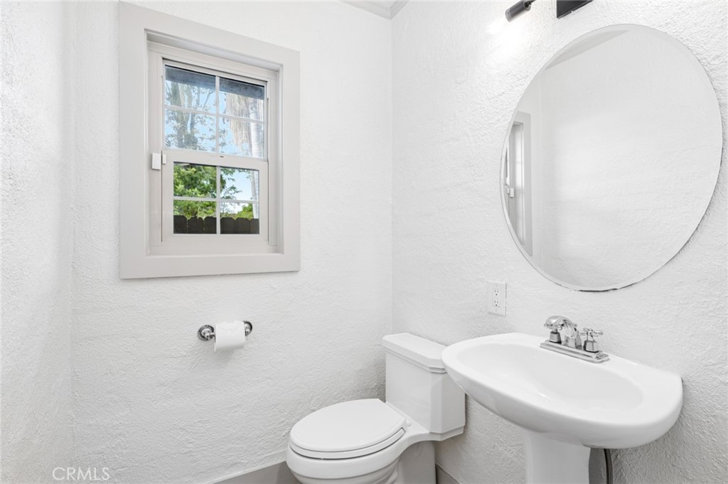 1596 SE Skyline Drive