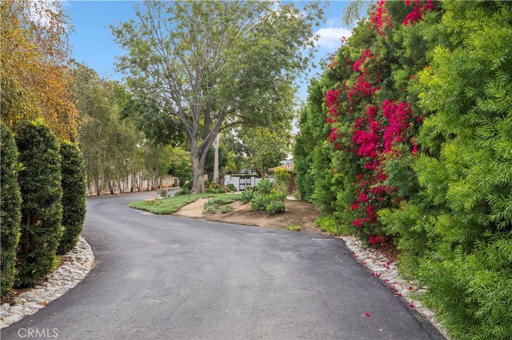 1596 SE Skyline Drive