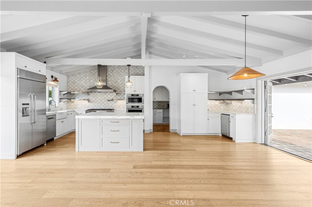 1596 SE Skyline Drive