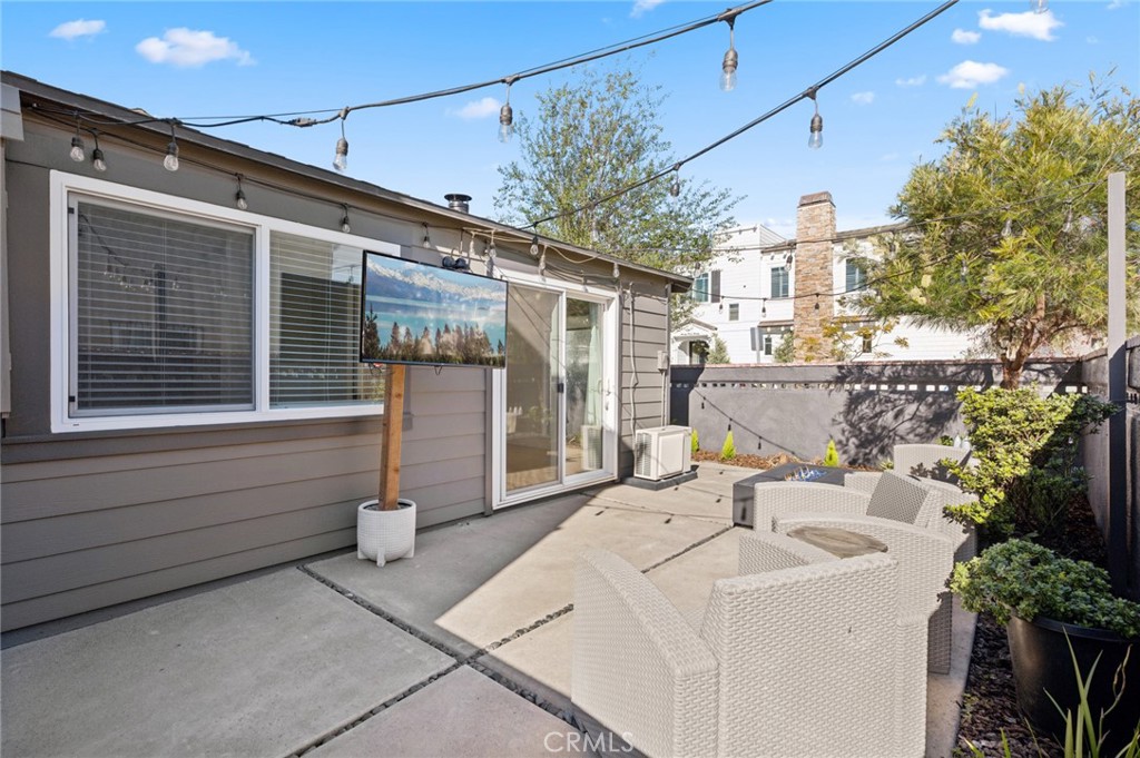 620 1/2 Acacia Avenue