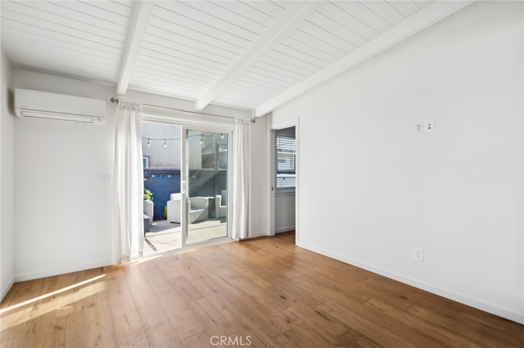 620 1/2 Acacia Avenue