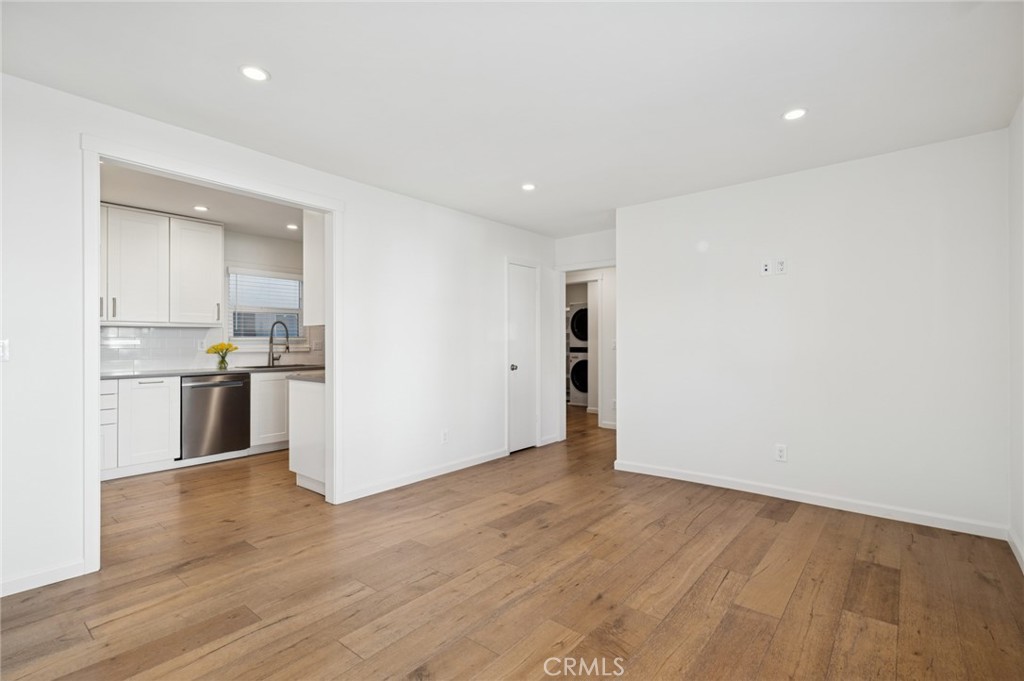 620 1/2 Acacia Avenue