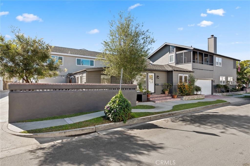 620 1/2 Acacia Avenue